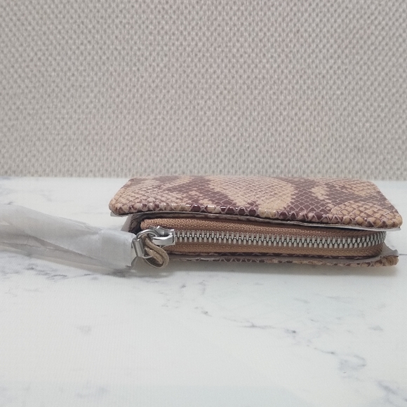 HOBO Dart Card and Coin Leather Wallet - Picture 8 of 16